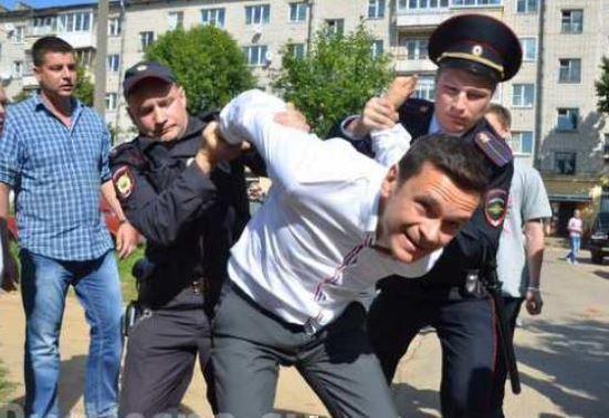 В Костроме задержали оппозиционного Яшина