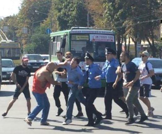 В Харькове на мужчину напали из-за надписи 