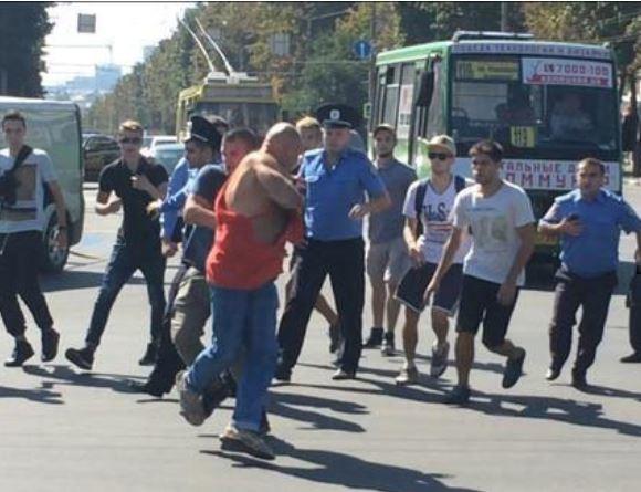 В Харькове на мужчину напали из-за надписи 