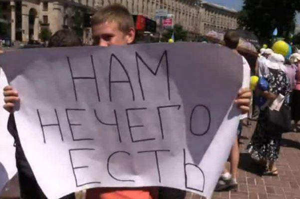 Митингующие отказываются покидать Майдан, требуя встречи с Порошенко