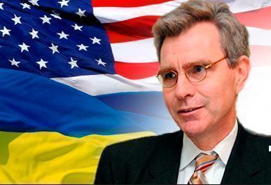 Азаров: реальным хозяином на Украине является посол США